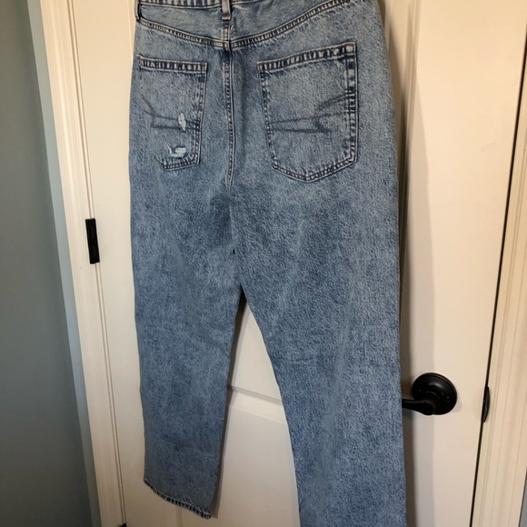 American Eagle Mom Straight Jeans. High Waisted. Loose Fit. Size 12 - Picture 5 of 12